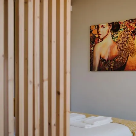 Garden Luxury House W/ Ac, Metro & Downtown شقة بورتو